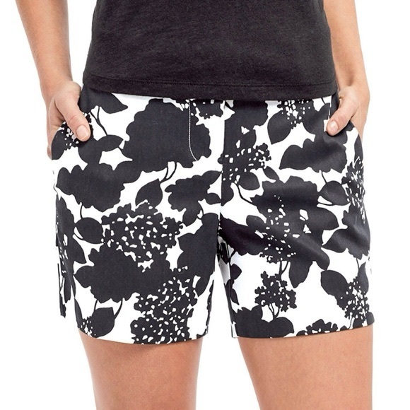 NWT The Limited Floral Tailored Trouser Shorts SIZE 8